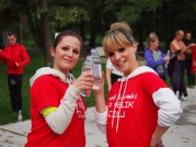 Novinarki sta se udeležili tudi nedavnega dobrodelnega Svetovega teka. Okoli blejskega jezera sta pretekli 6 kilometrov in ugotovili, da zmoreta tudi maraton na 10 kilometrov.  